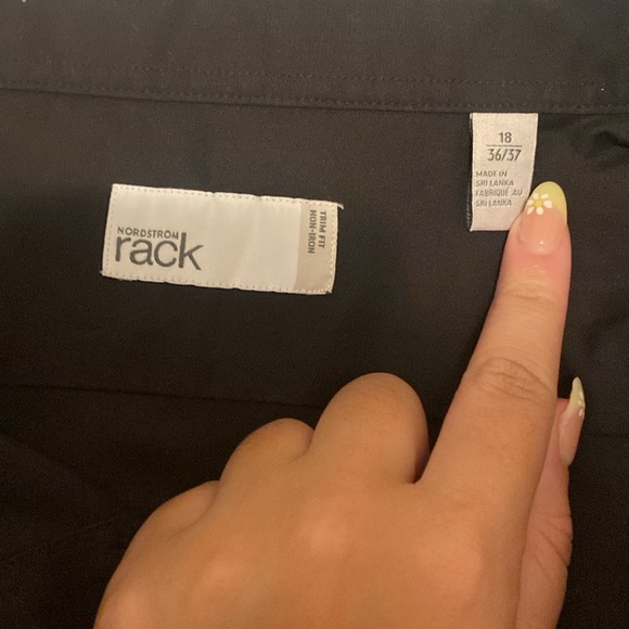 18 36/37 Nordstrom rack button down - Picture 2 of 4